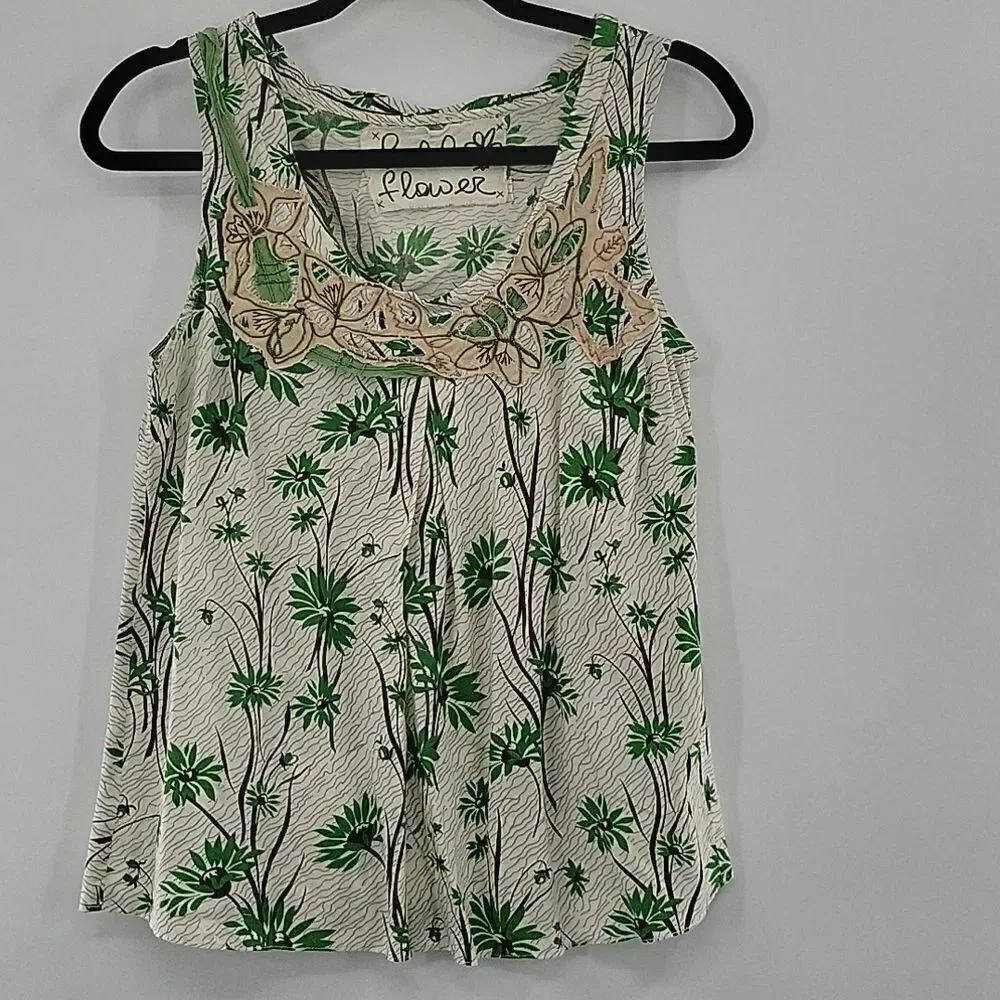 3 For$20 Field Flower Cream Gray top w/ Green flowers size NA looks like a S